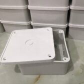 Hộp kỹ thuật 11x11 loại tốt dùng để đựng và bảo vệ nguồn camera, chống ẩm, chống va đập, thiết kế nhỏ gọn, lắp đặt dễ dàng.